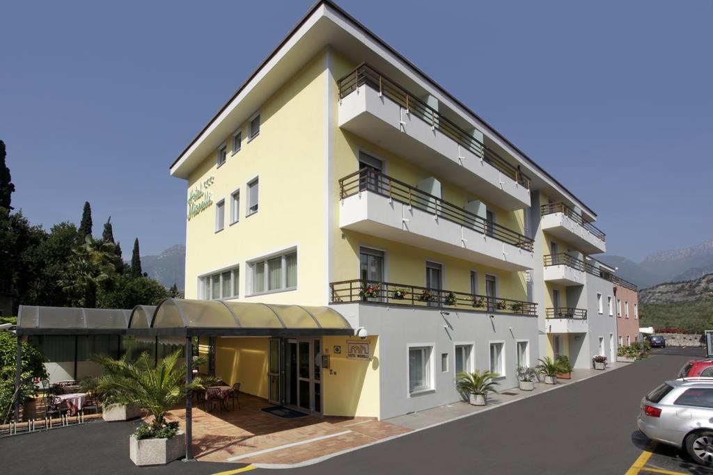 Hotel Miorelli Torbole Sul Garda Ngoại thất bức ảnh